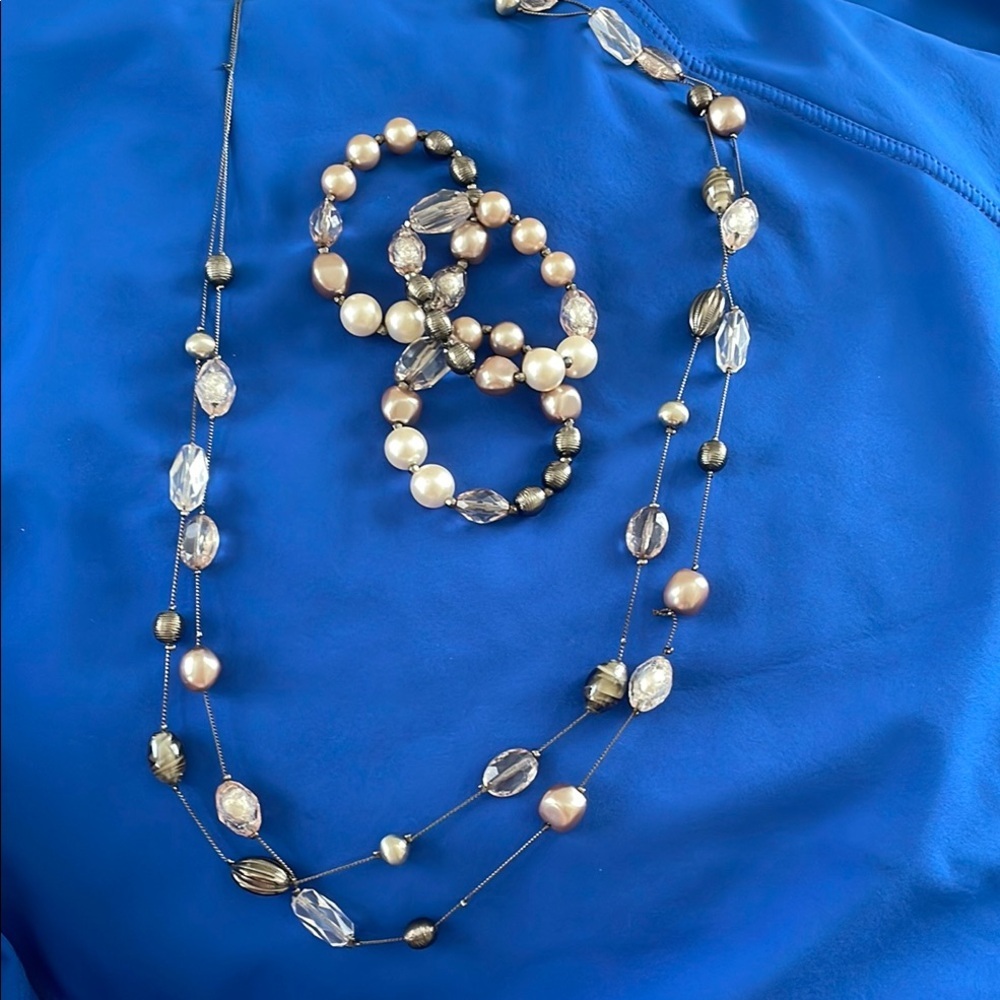Elegant Pearl and Crystal Necklace Set